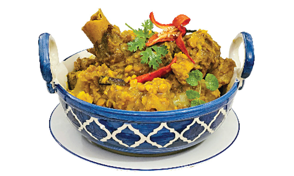 হালিম নেহারি ভুঁড়ি ভাজা ও মাথার মাংসের পদ